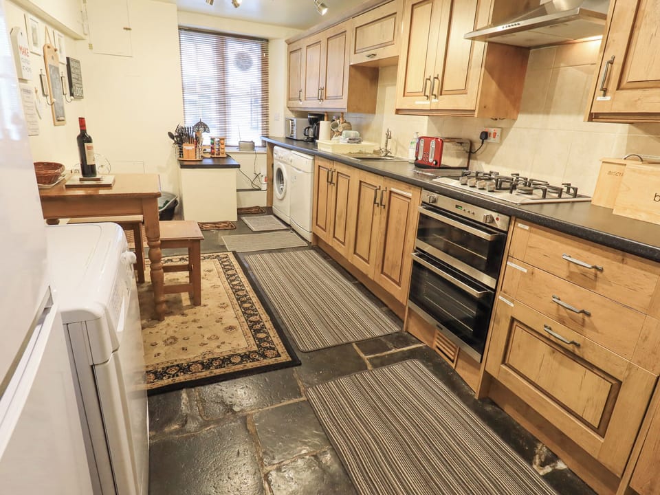 Cottage | Private kitchen | Fridge, dishwasher, cookware/dishes/utensils