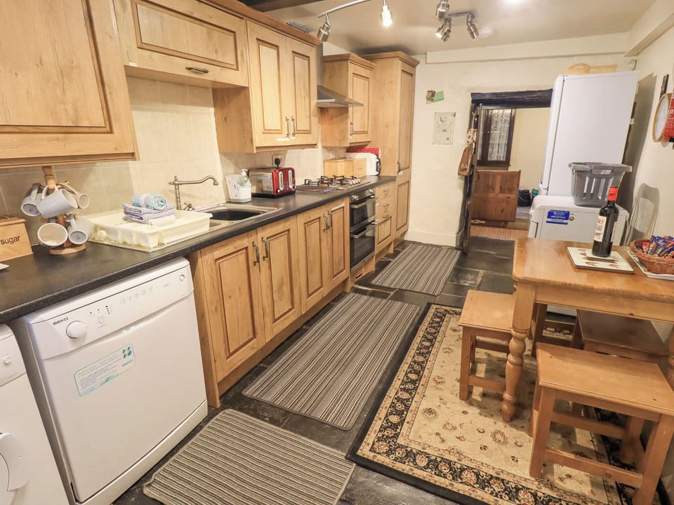 Cottage | Private kitchen | Fridge, dishwasher, cookware/dishes/utensils