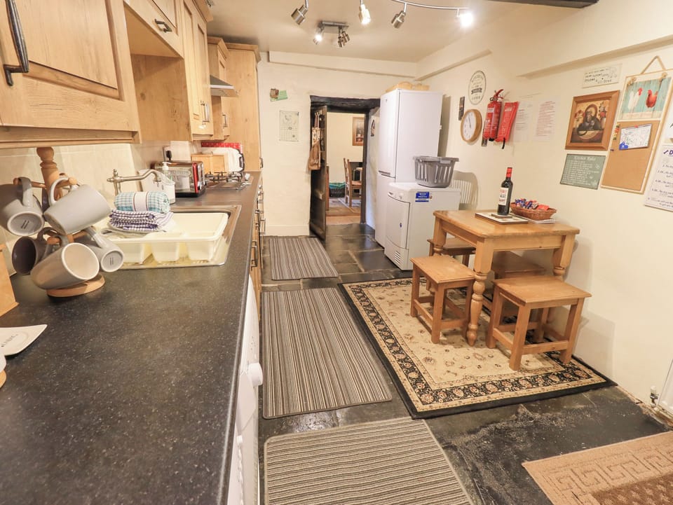 Cottage | Private kitchen | Fridge, dishwasher, cookware/dishes/utensils