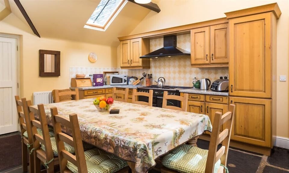 Fridge, dishwasher, cookware/dishes/utensils