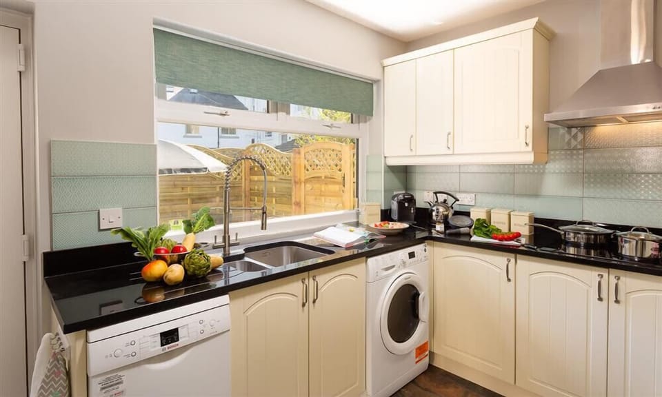 Fridge, dishwasher, cookware/dishes/utensils