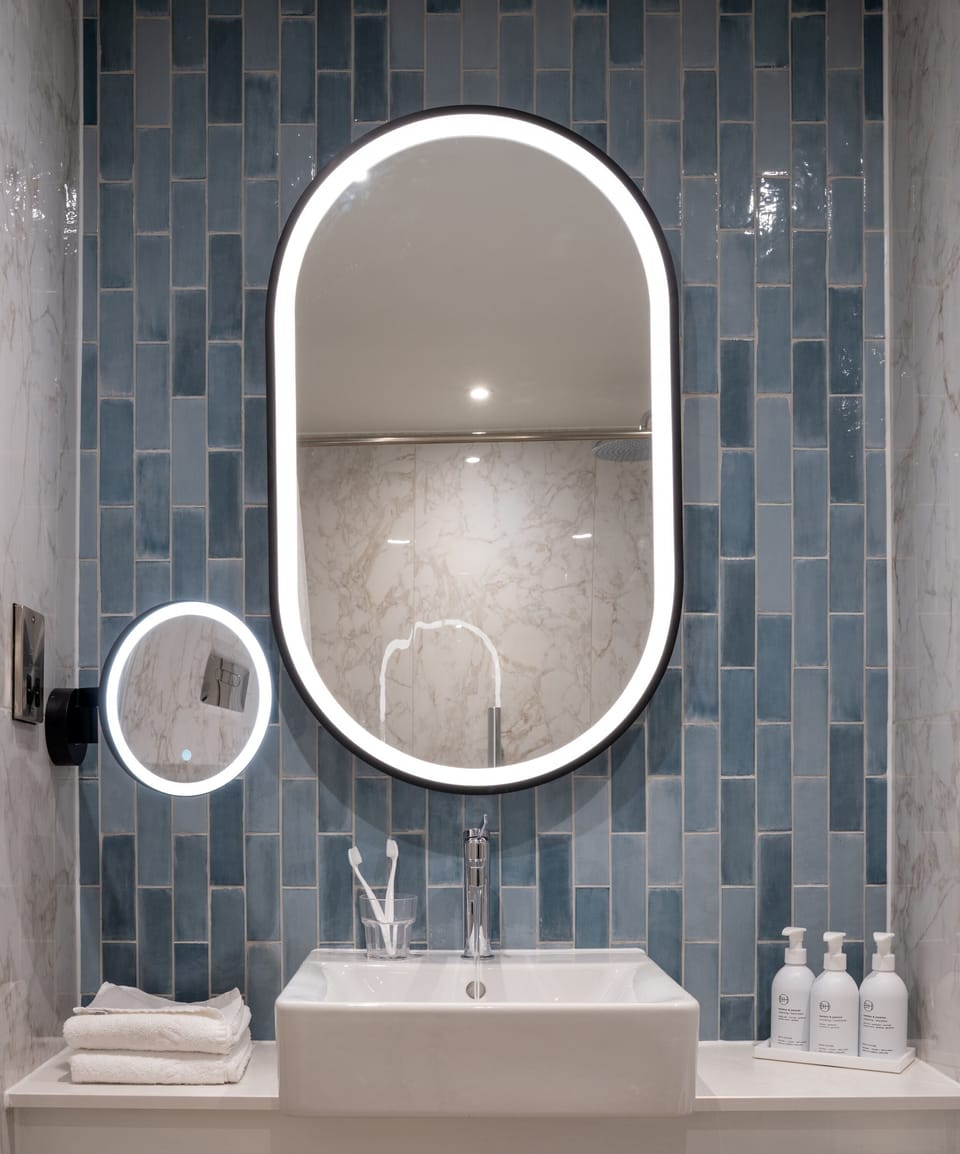 Standard Accessible Twin | Bathroom | Combined shower/tub, free toiletries, hair dryer, bathrobes