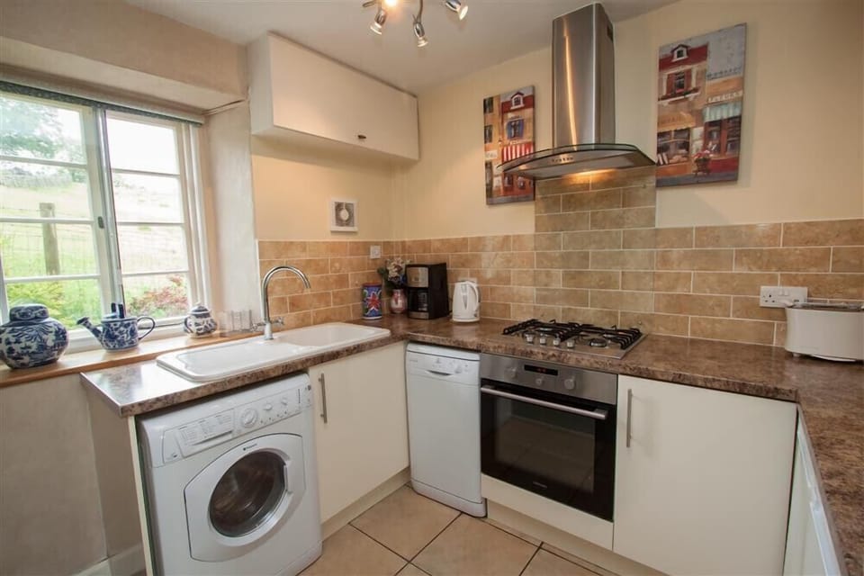 Fridge, dishwasher, cookware/dishes/utensils