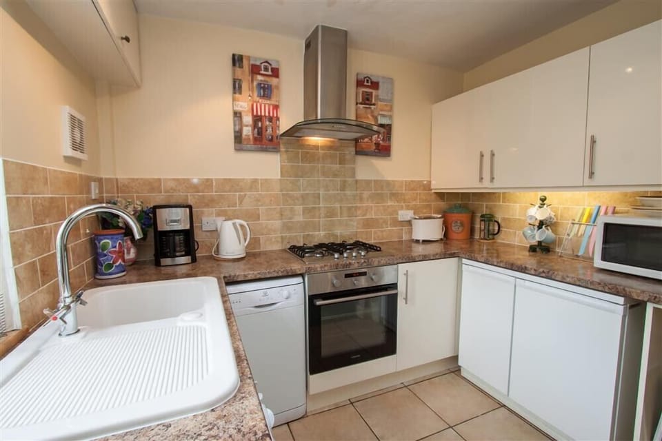 Fridge, dishwasher, cookware/dishes/utensils