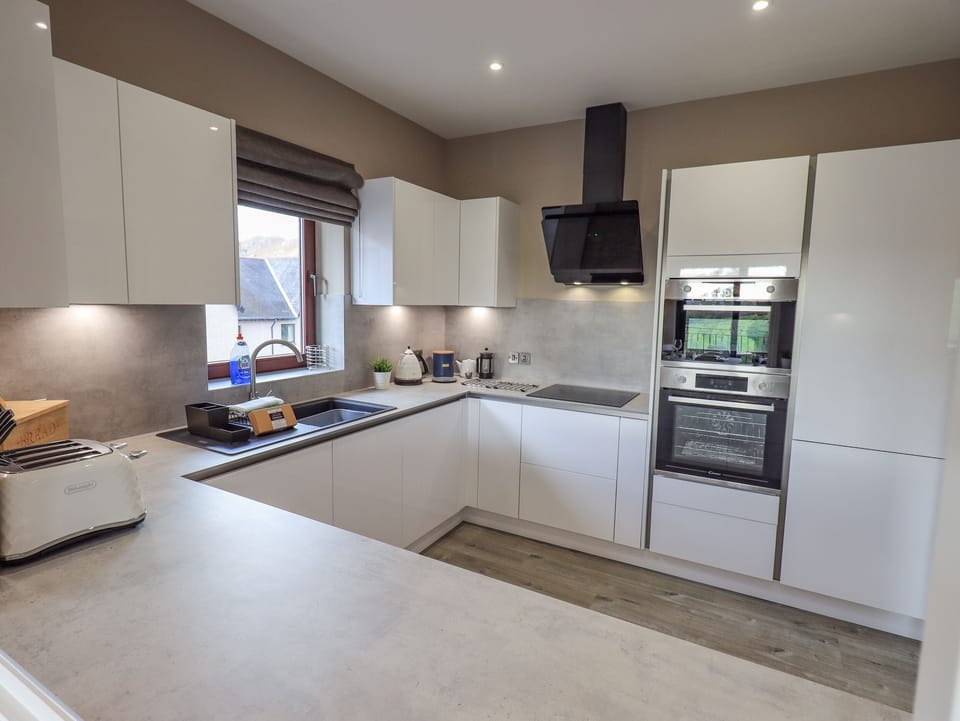 Fridge, dishwasher, cookware/dishes/utensils