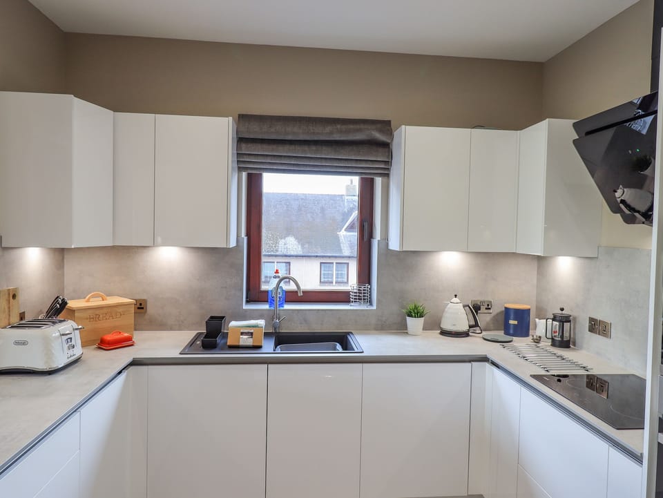 Fridge, dishwasher, cookware/dishes/utensils
