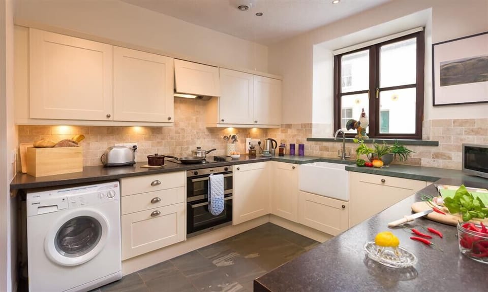 Fridge, dishwasher, cookware/dishes/utensils