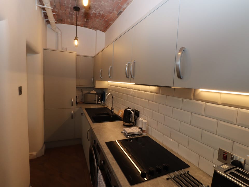Fridge, dishwasher, cookware/dishes/utensils