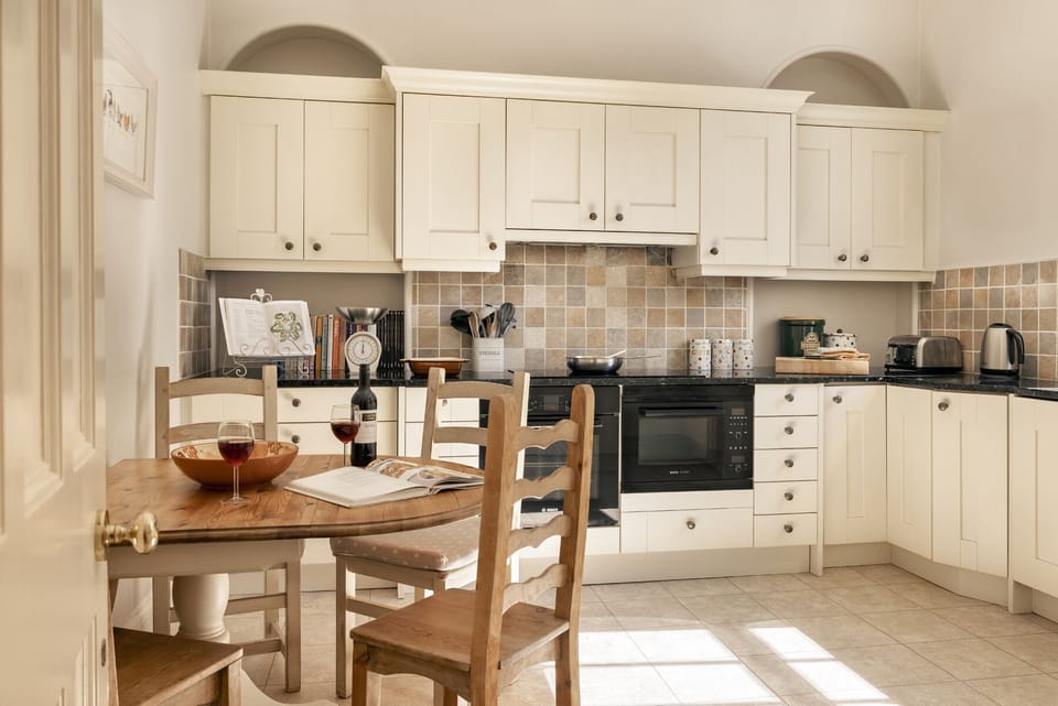 Fridge, dishwasher, cookware/dishes/utensils