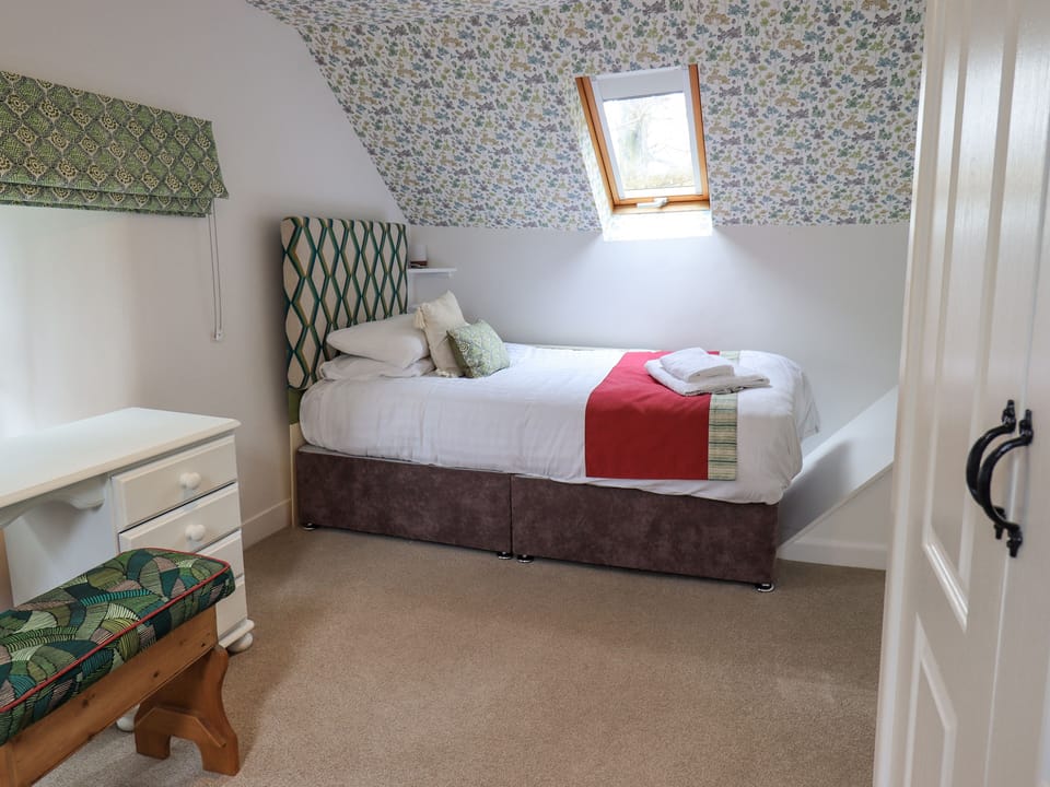 2 bedrooms, individually decorated, individually furnished, free WiFi