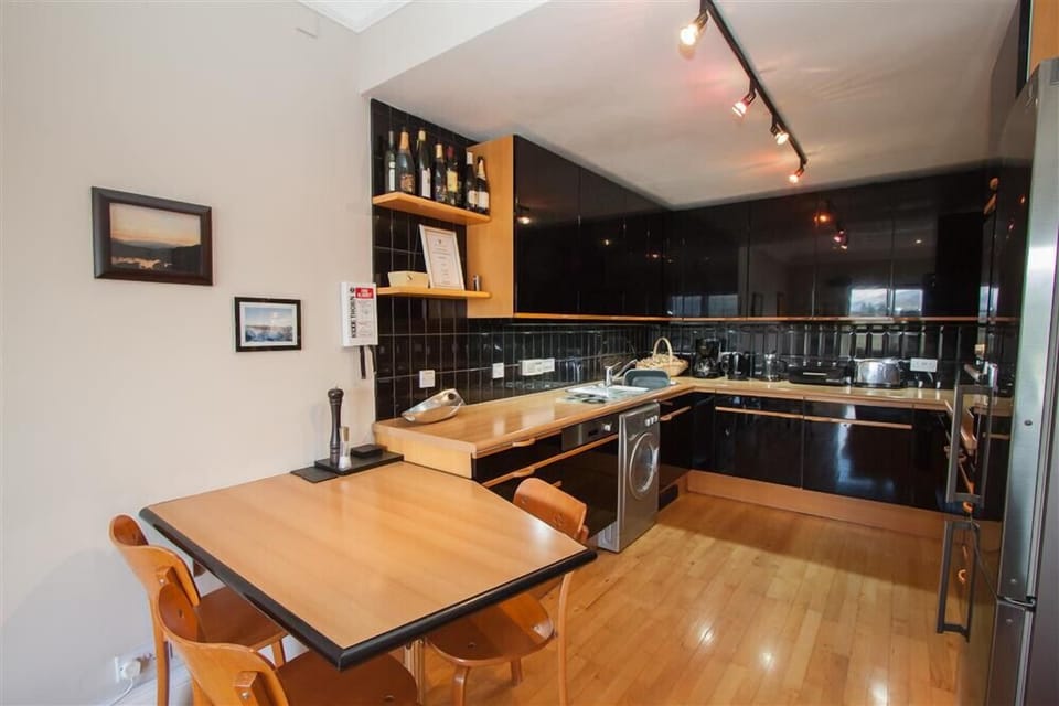 Fridge, dishwasher, cookware/dishes/utensils