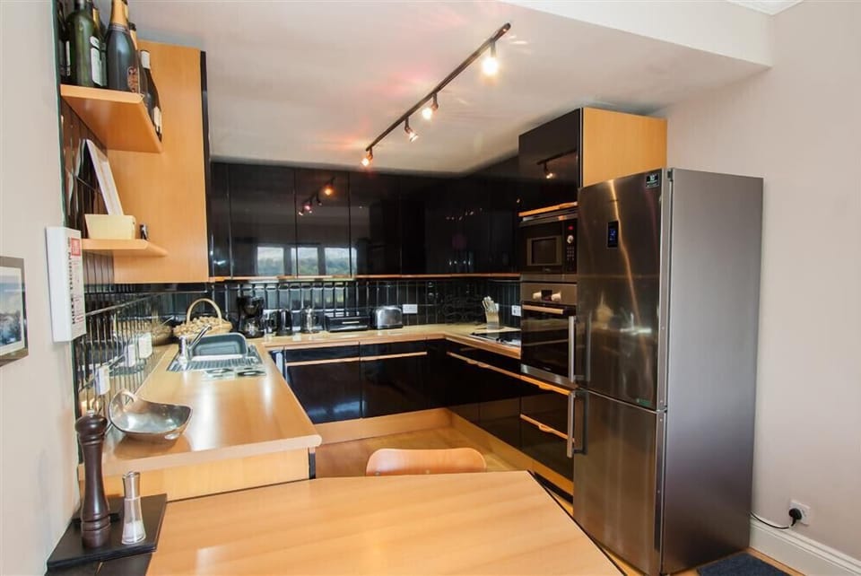 Fridge, dishwasher, cookware/dishes/utensils