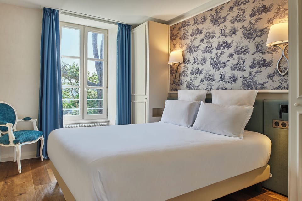 Superior Suite | Premium bedding, pillowtop beds, desk, laptop workspace