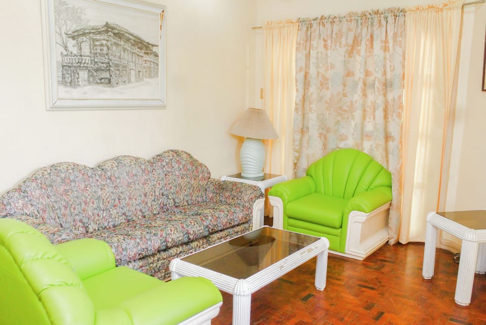 Deluxe Villa | Desk, bed sheets