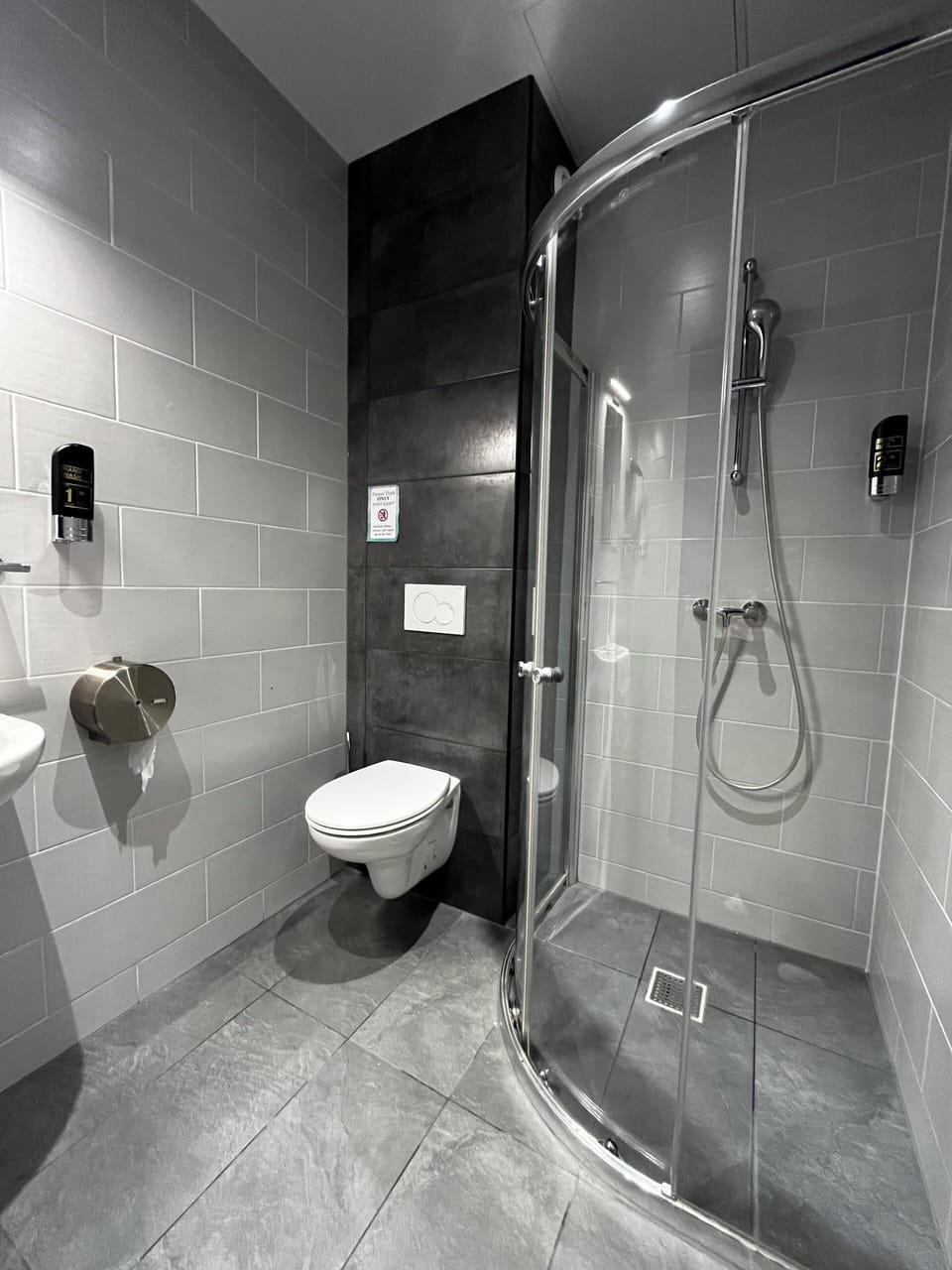 Quadruple Room, Ensuite | Bathroom | Shower, hair dryer, towels