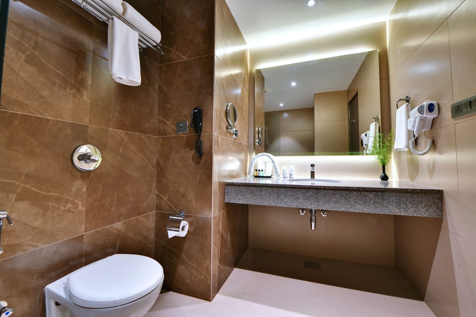 Shower, rainfall showerhead, free toiletries, hair dryer