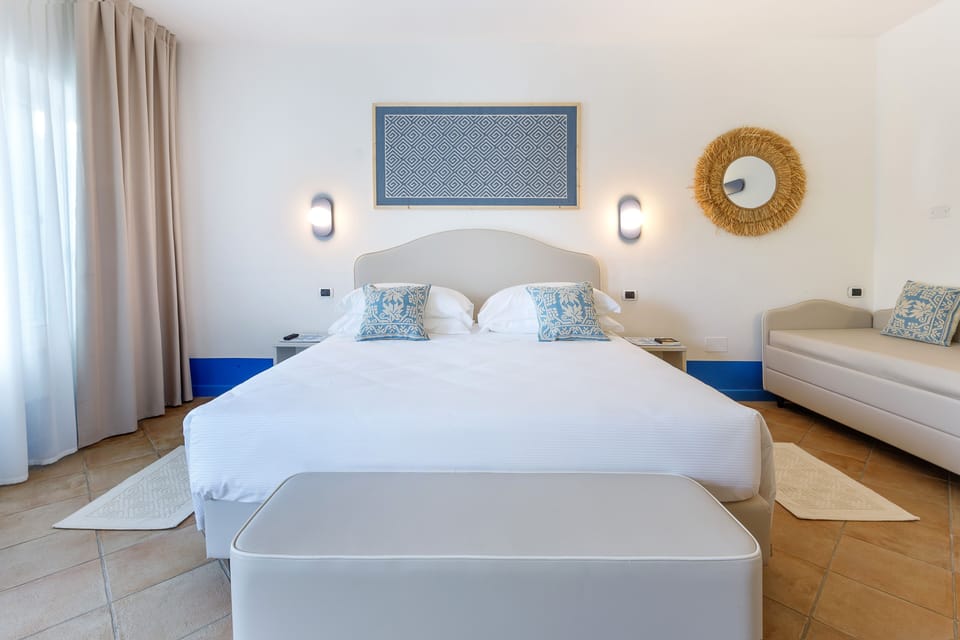 Family Double Room, Non Smoking | Down comforters, pillowtop beds, minibar, in-room safe
