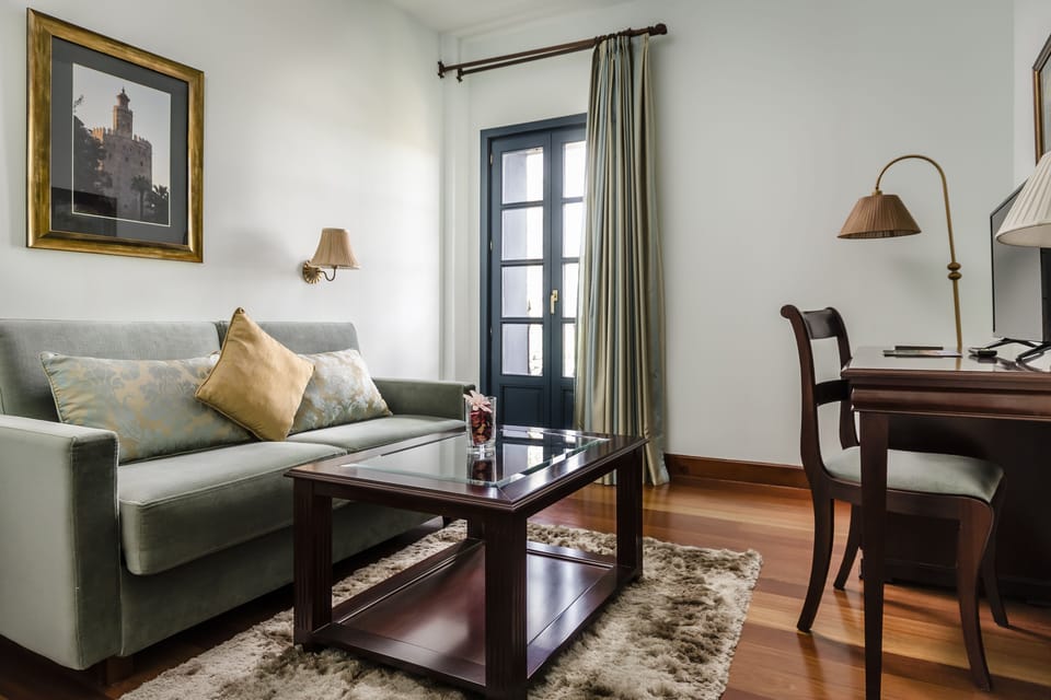 Suite | Living room | Flat-screen TV