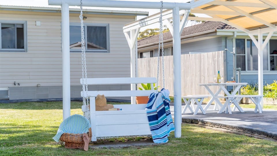 Absolute Beach | Amazing Views | Beachfront | Love Seat