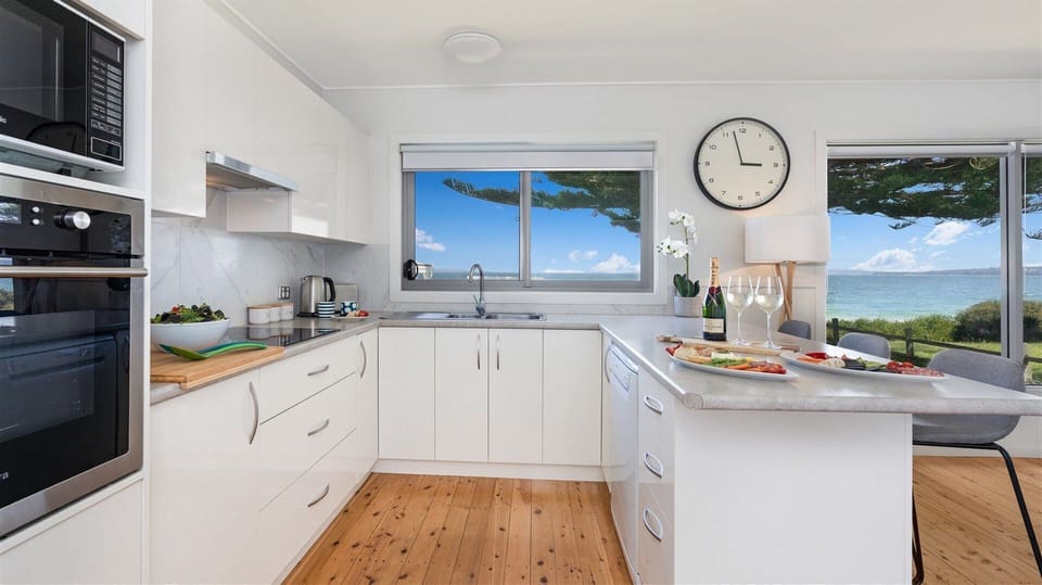 Absolute Beach | Amazing Views | Kitchen | Dishwasher | Microwave