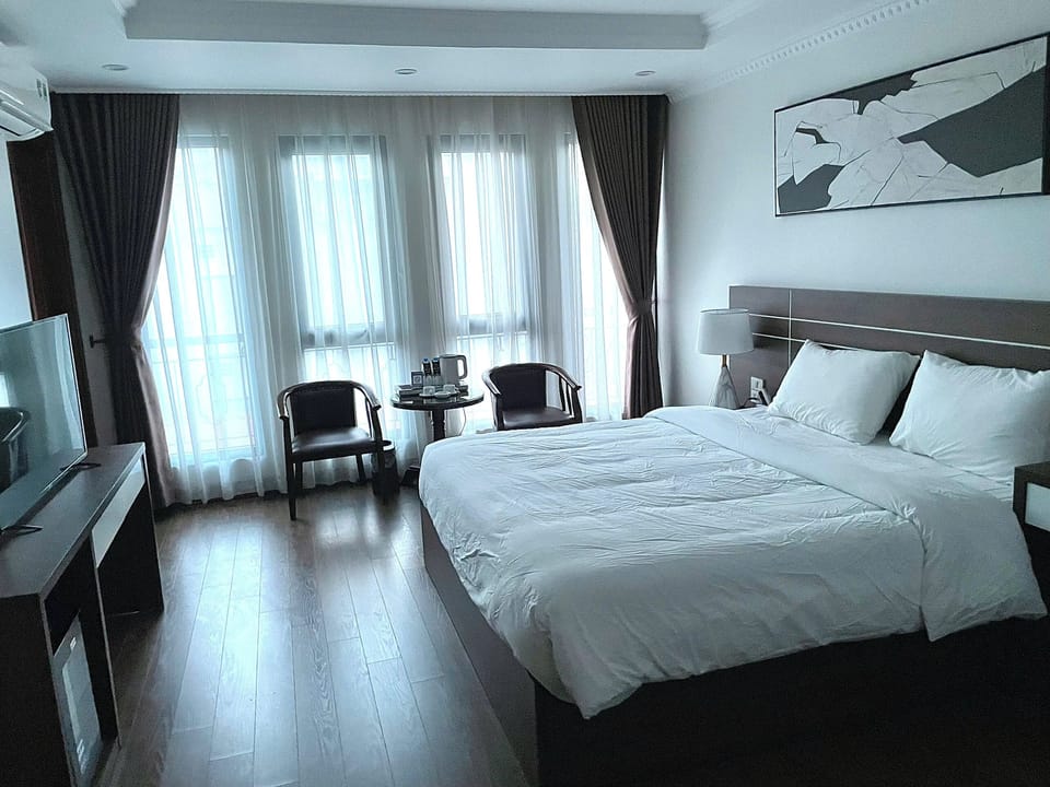 Deluxe Double Room | Minibar (some free items), desk, WiFi (free)