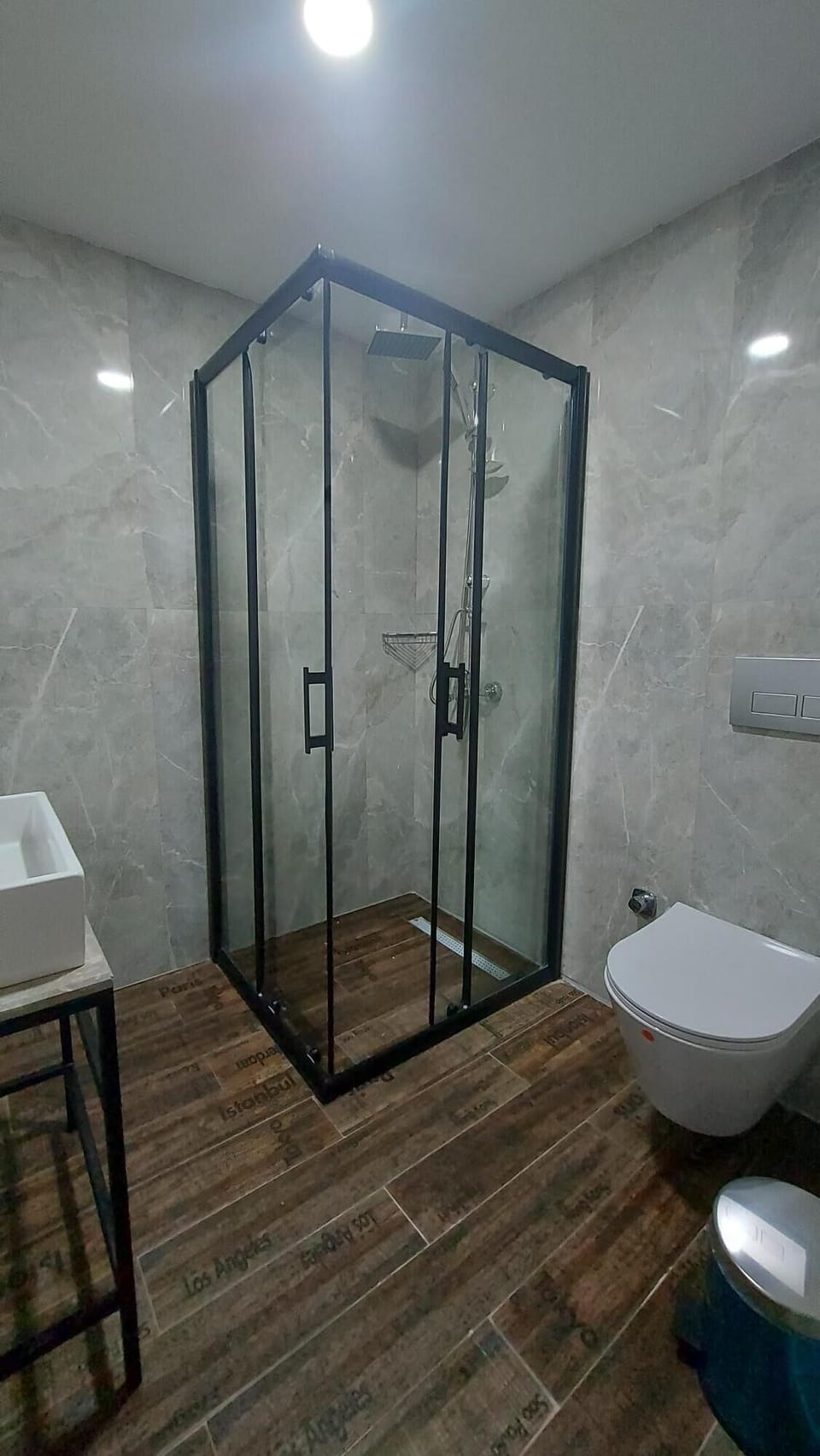 Single Room | Bathroom | Shower, rainfall showerhead, free toiletries, hair dryer
