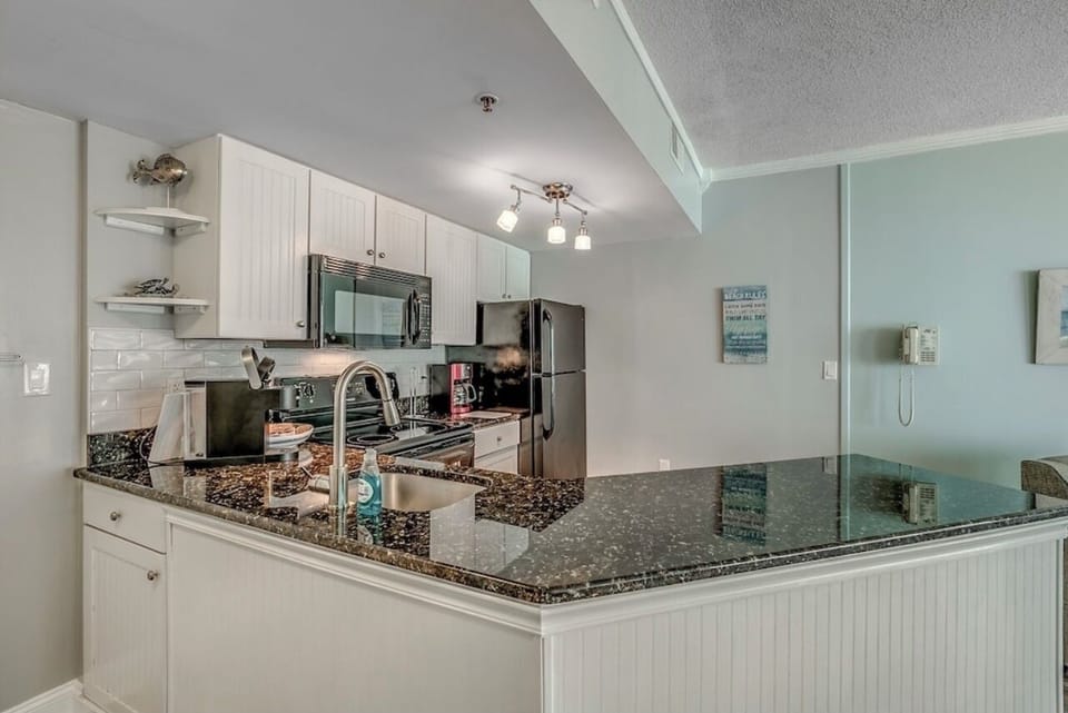 Full kitchen