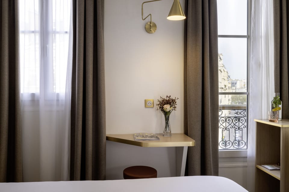 Double Room | In-room safe, desk, soundproofing, free WiFi