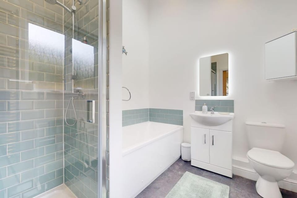 Seascape Master Bedroom Ensuite