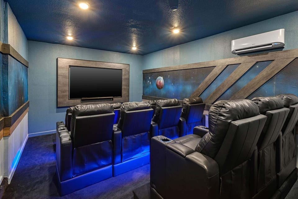 Movie Theater w/ Reclining Chairs *Highlight*