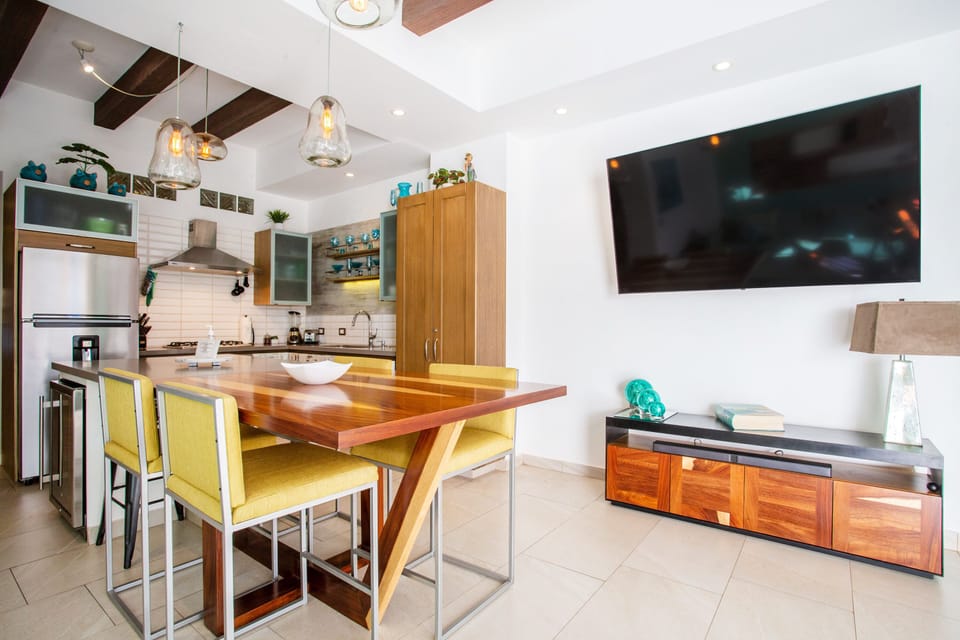 Flat-screen TV in the living and dining area to enjoy your favorite TV show