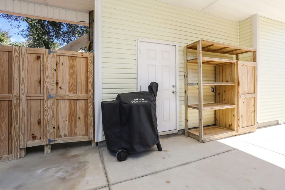 Outdoor Shower & Smoker