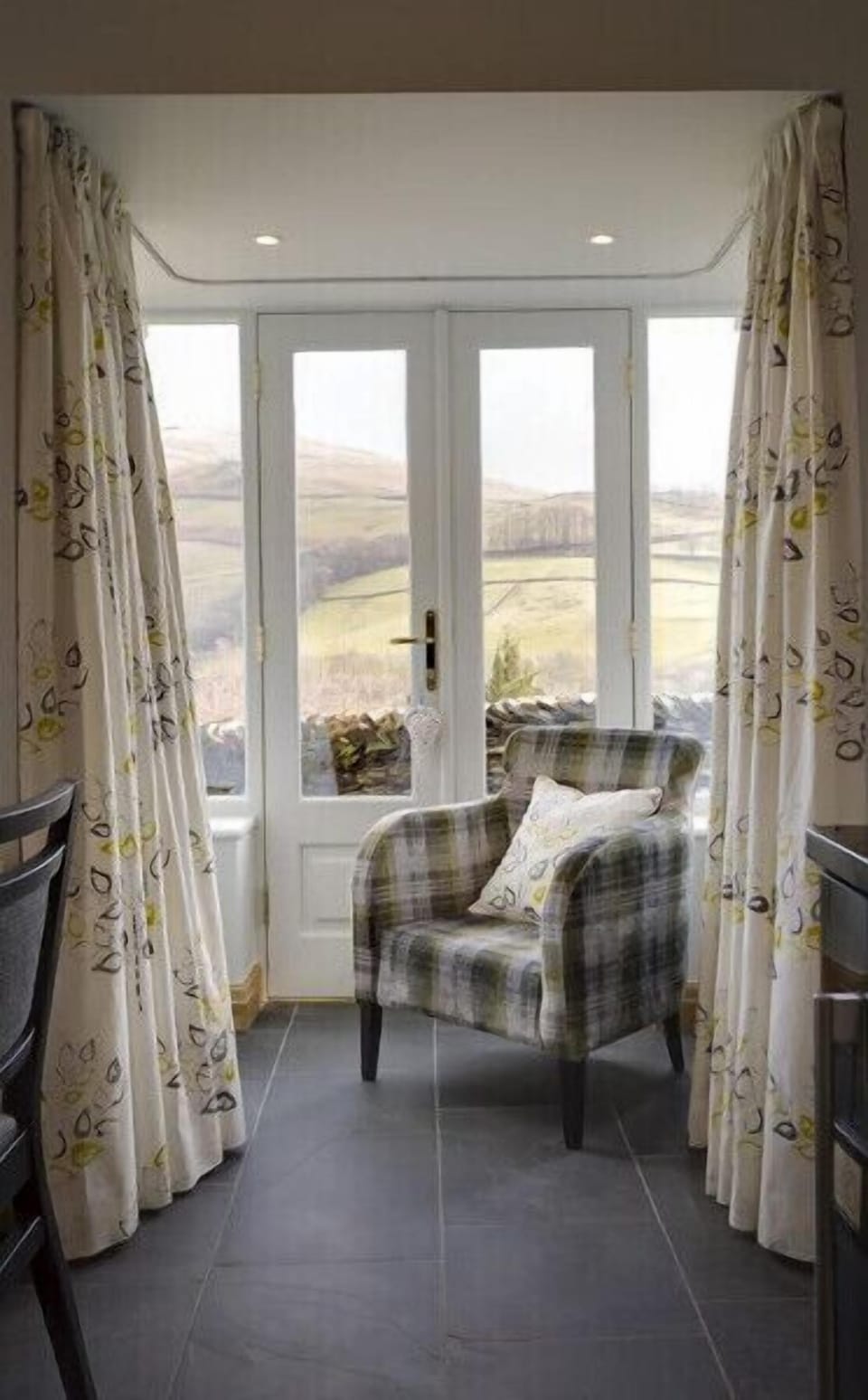 2 bedrooms, individually decorated, individually furnished, free WiFi