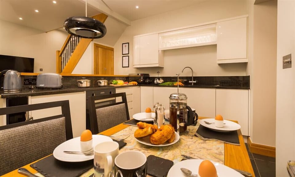 Fridge, dishwasher, cookware/dishes/utensils