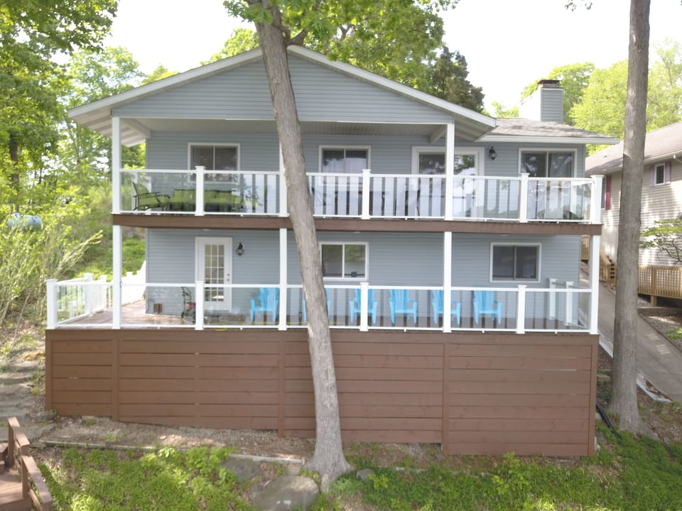 Double decks with spectacular views .  The place to enjoy your morning coffee! 