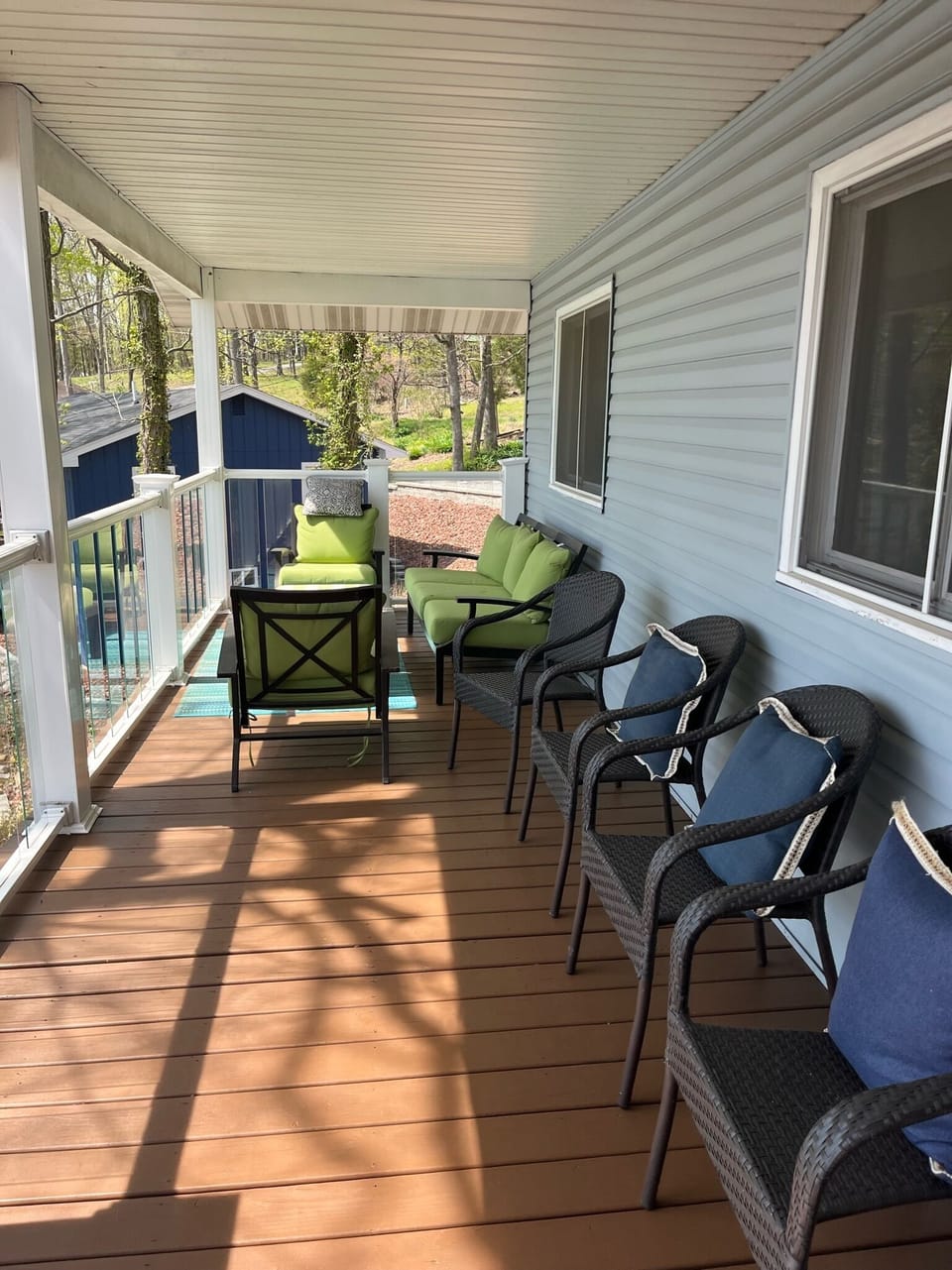 Upper deck with seating and grill