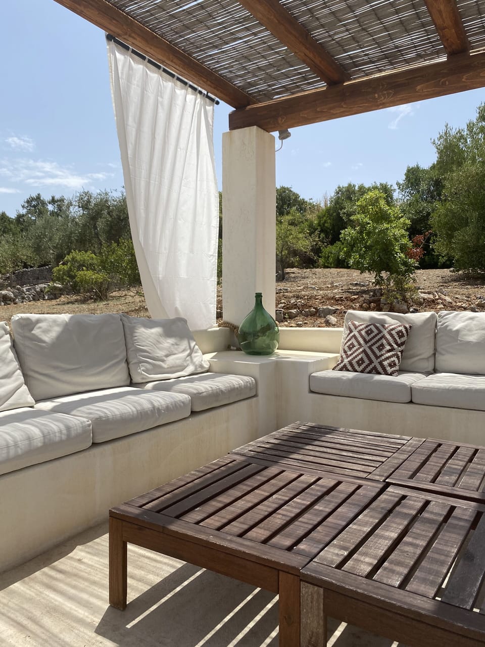 Lovely shaded pergola by the pool