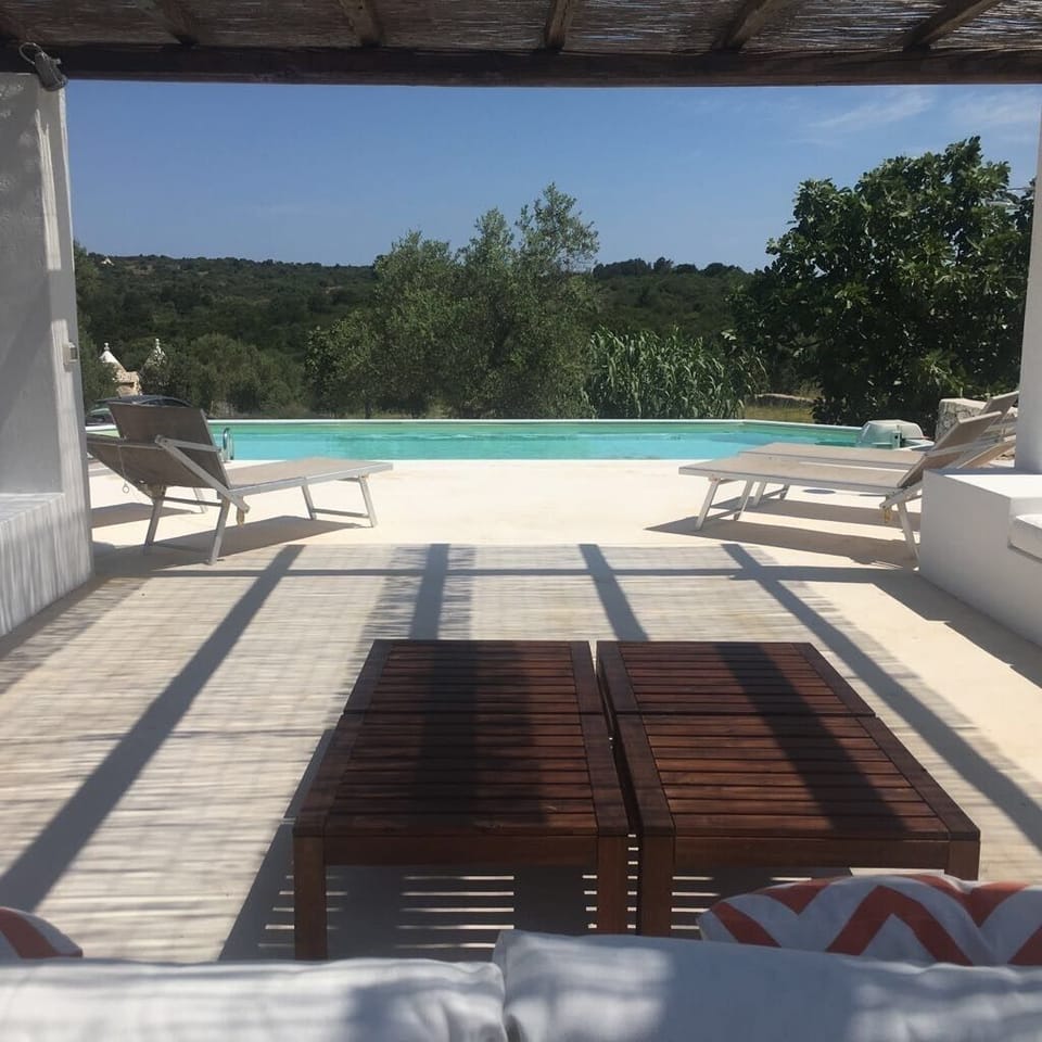 Total privacy by the pool