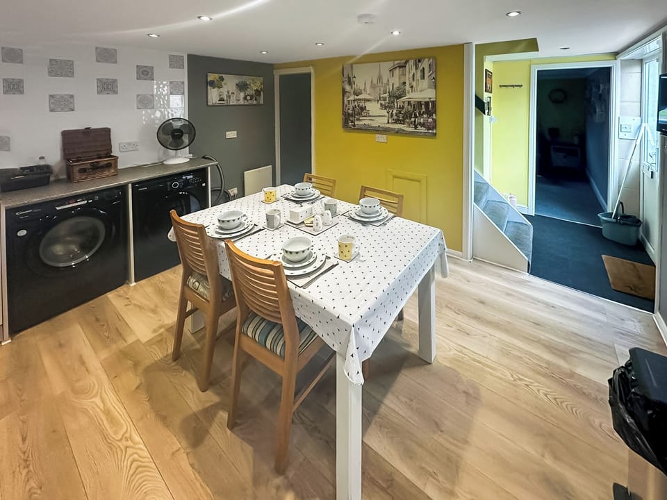 Kitchen/diner | The Beehive, East Kirkby, near Horncastle