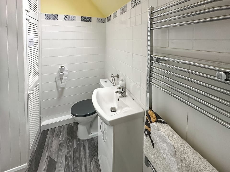 Bathroom | The Beehive, East Kirkby, near Horncastle