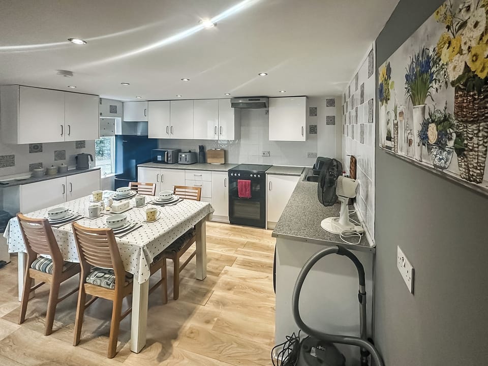 Kitchen/diner | The Beehive, East Kirkby, near Horncastle