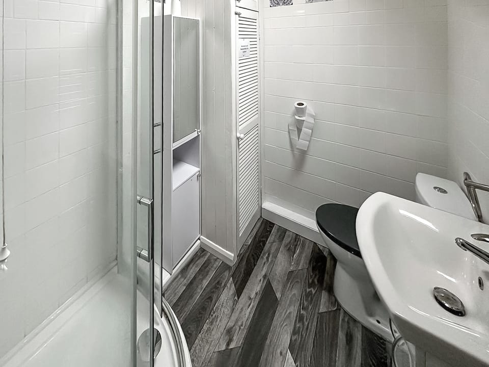 Bathroom | The Beehive, East Kirkby, near Horncastle
