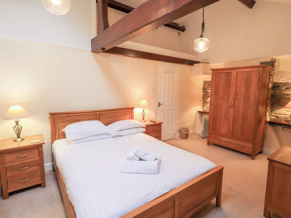 4 bedrooms, individually decorated, individually furnished, free WiFi