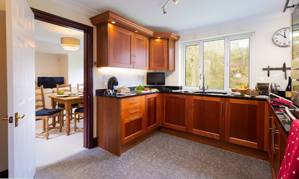 Fridge, dishwasher, cookware/dishes/utensils