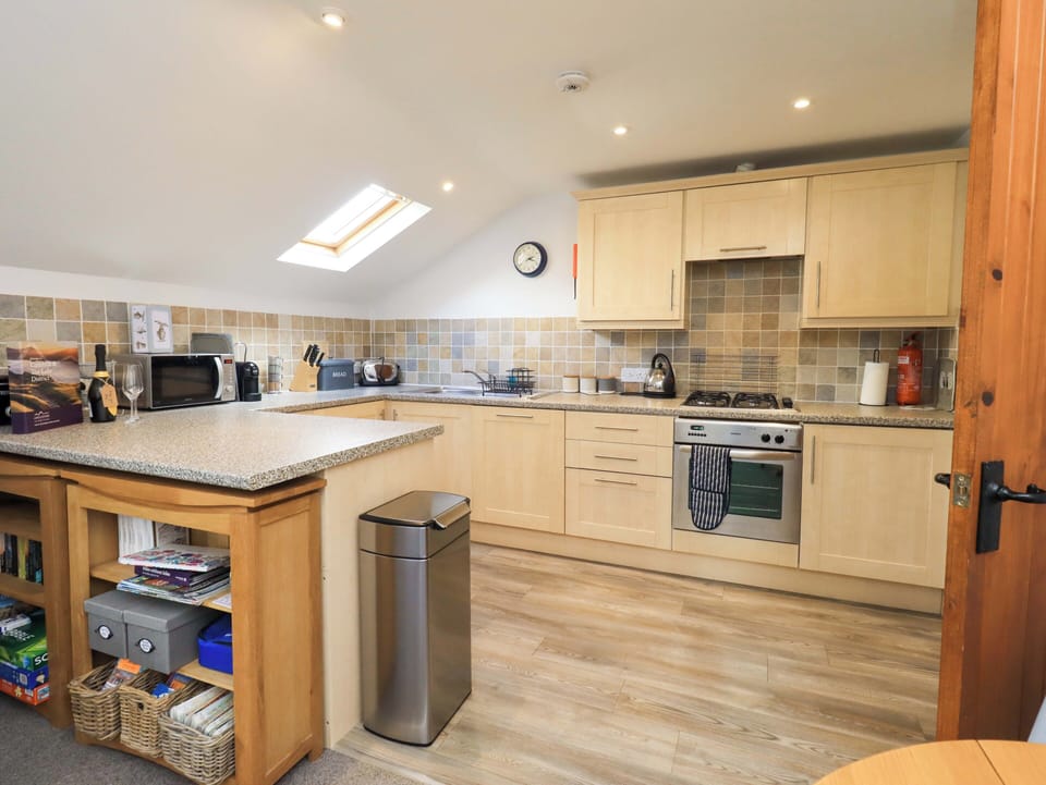Fridge, dishwasher, cookware/dishes/utensils