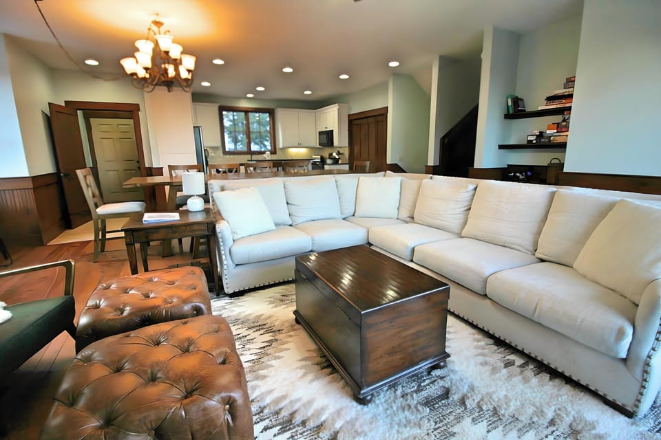 Elevation Vacation Rentals- "Savanna" (7)