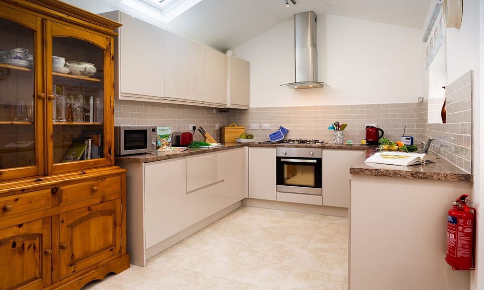 Fridge, dishwasher, cookware/dishes/utensils