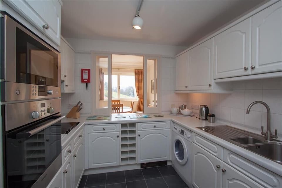 Fridge, dishwasher, cookware/dishes/utensils