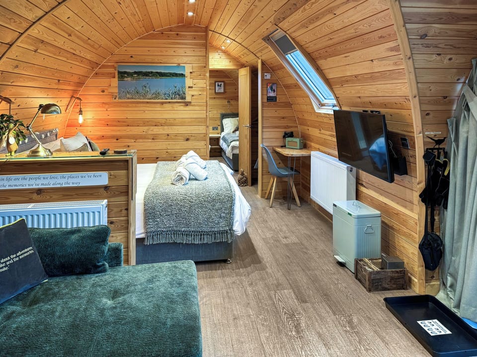 Open plan living space | Lakeview Lodge - Hillcroft Farm Pods, Crowhurst