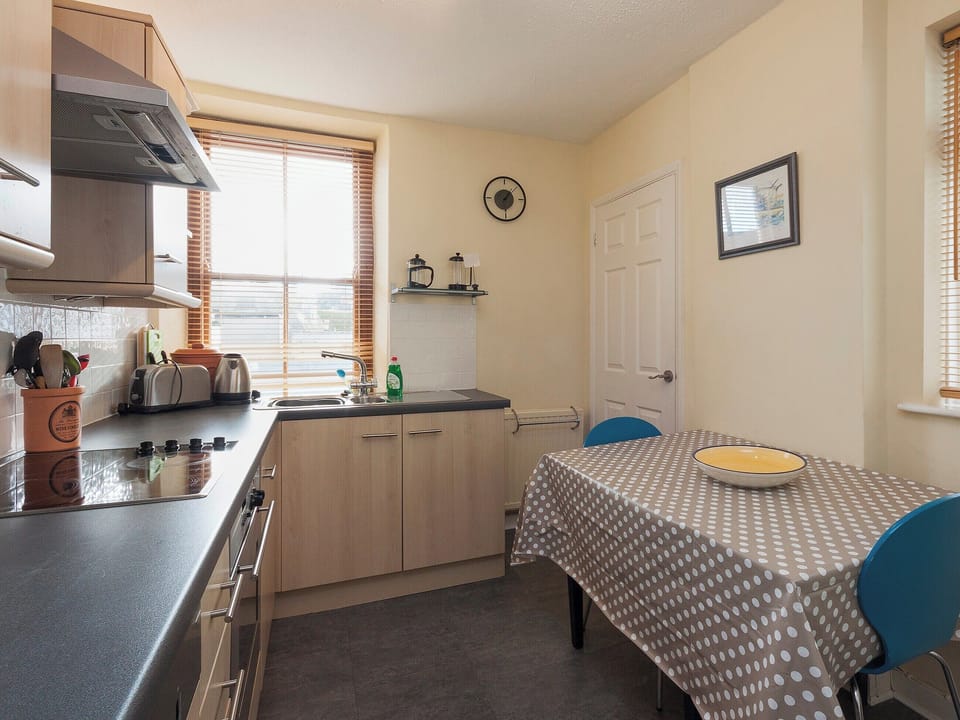 Practical and spacious kitchen | Lower Street 10, Dartmouth